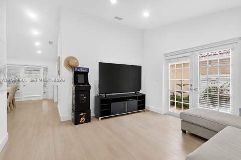 18847 NW 83rd Pl, Hialeah FL - photo 8 of 42