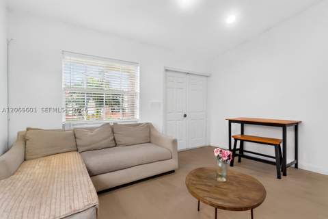 18847 NW 83rd Pl, Hialeah FL - photo 9 of 42