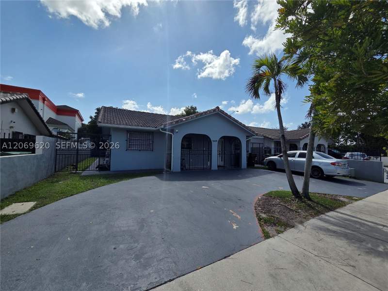 3 bedroom SingleFamilyResidence at 7825 W 4th Ln, Danielle Marie Gardens, Hialeah — photo 2
