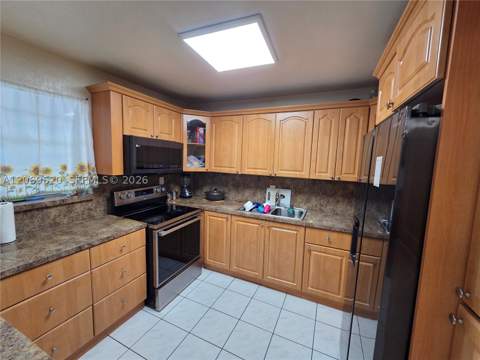 7825 W 4th Ln, Hialeah FL - photo 7 of 21