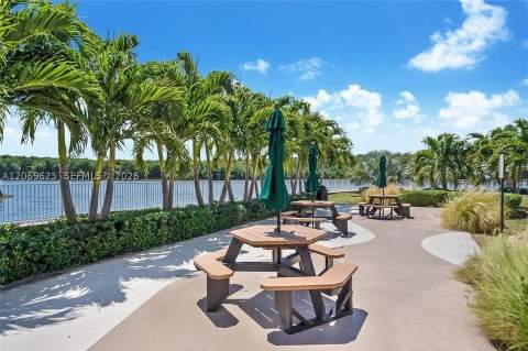400 Kings Point Dr 316, Sunny Isles Beach FL - photo 6 of 16
