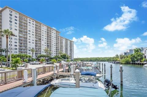 400 Kings Point Dr 316, Sunny Isles Beach FL - photo 7 of 16