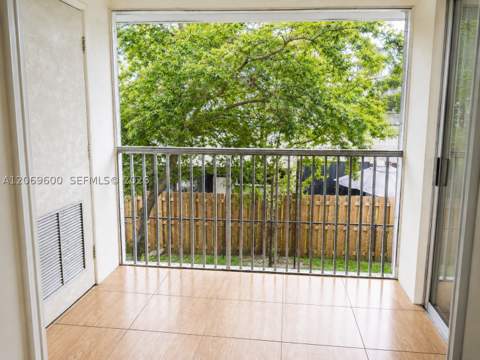 464 NE 210th Cir Ter 201-10A, Miami FL - photo 17 of 22