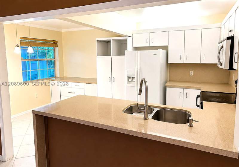 2 bedroom Condominium at 464 NE 210th Cir Ter 201-10A, Monterey Village-Two Cond, Miami — photo 4