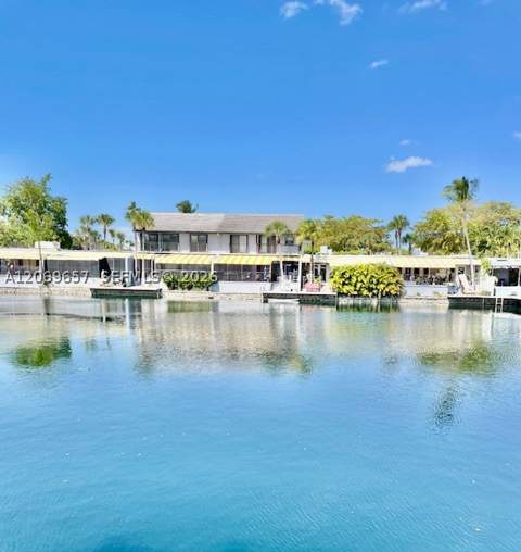 6364 Milk Wagon Ln, Miami Lakes FL - photo 13 of 18