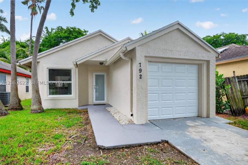 3 bedroom SingleFamilyResidence at 792 SW 9th St, Villas Of Palm Bay, Florida City — photo 2