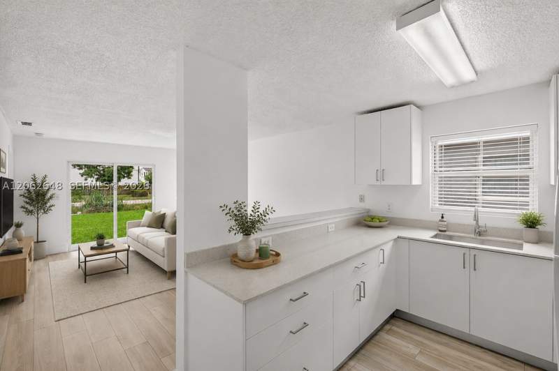 4 bedroom SingleFamilyResidence at 731 SW 10th St, Villas Of Palm Bay, Florida City — photo 4