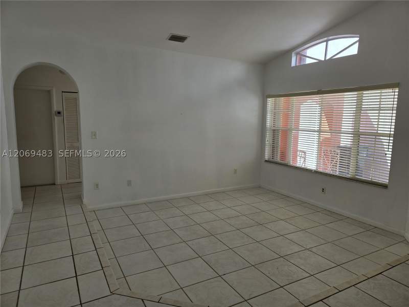3 bedroom SingleFamilyResidence at 15416 SW 50th Ter, Lakes Of The Meadow-Meado, Miami — photo 5