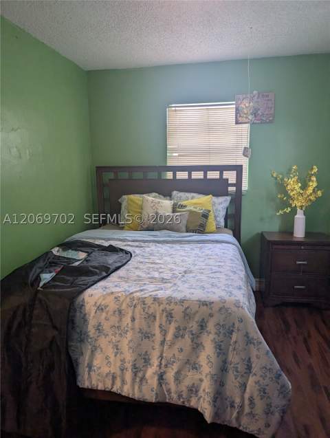 560 NW 184th Ter, Miami Gardens FL - photo 16 of 38