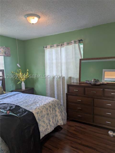 560 NW 184th Ter, Miami Gardens FL - photo 17 of 38