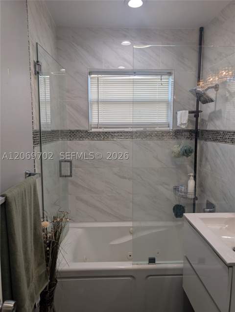 560 NW 184th Ter, Miami Gardens FL - photo 21 of 38