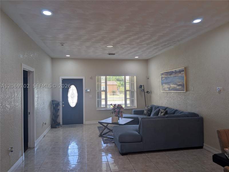 3 bedroom SingleFamilyResidence at 560 NW 184th Ter, Miami Modern Manors, Miami Gardens — photo 5