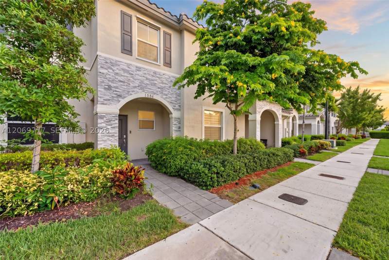 3 bedroom Townhouse at 1586 SE 27th Ter 1586, Homestead Park Of Commerc, Homestead — photo 2