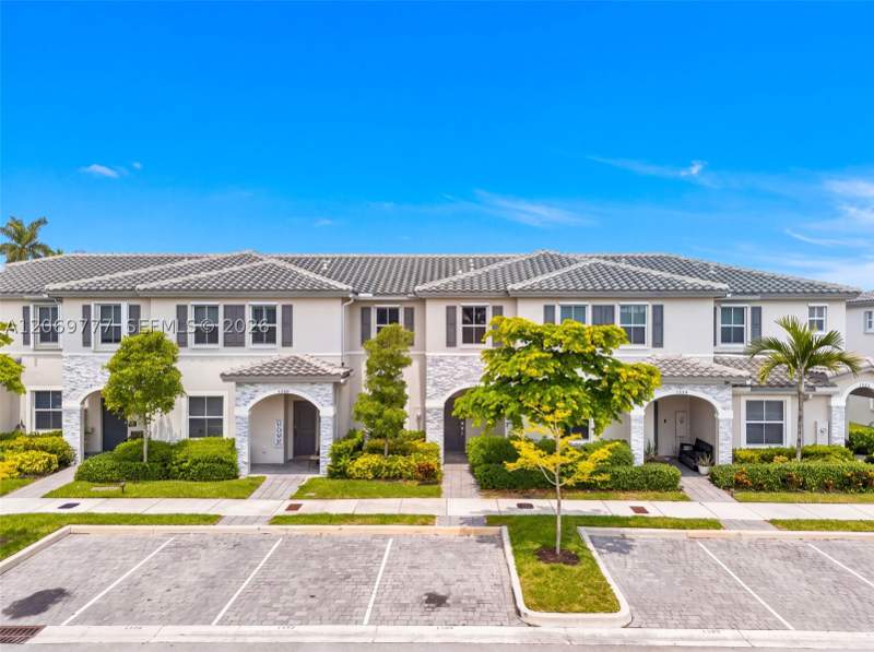 3 bedroom Townhouse at 1586 SE 27th Ter 1586, Homestead Park Of Commerc, Homestead — photo 3