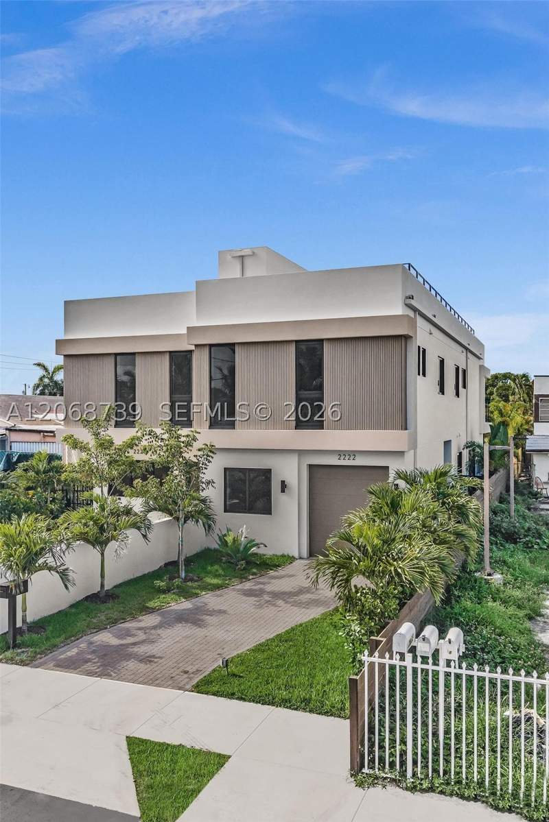 4 bedroom Townhouse at 2222 SW 14th St right, Grapeland, Miami — photo 2