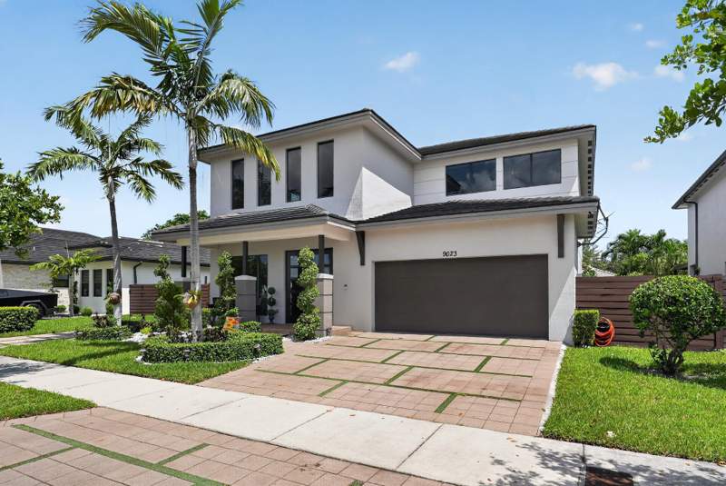 4 bedroom SingleFamilyResidence at 9023 NW 161st Terrace, Dunnwoody Lake, Miami Lakes — photo 2