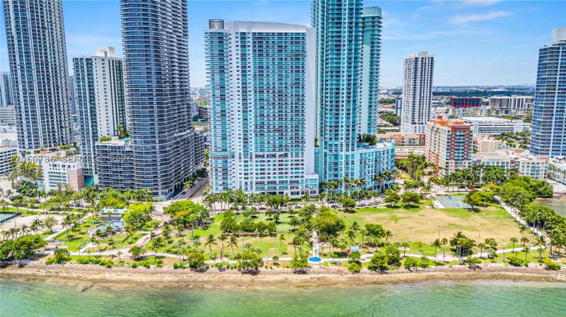 2 bedroom Condominium at 1800 N Bayshore Dr 809, 1800 Club Condo, Miami — photo 3