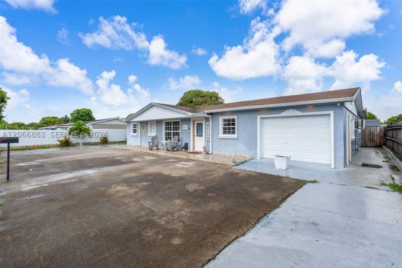 5 bedroom SingleFamilyResidence at 20514 NW 44th Pl, Carol City Gardens 2nd Ad, Miami Gardens — photo 3