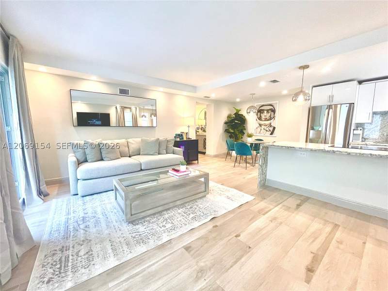 1 bedroom Condominium at 626 Meridian Ave 1, 626 Condominium, Miami Beach — photo 2