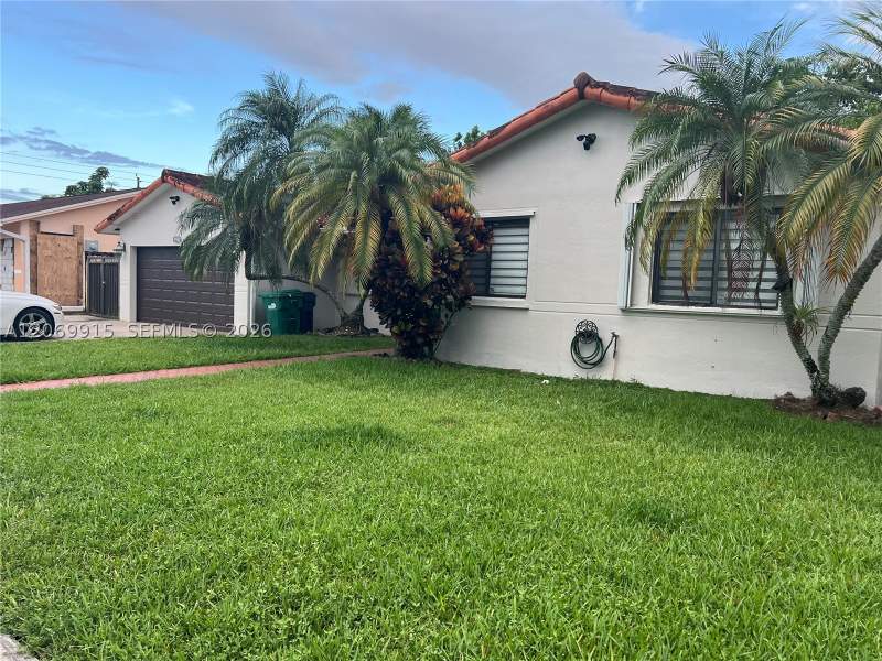4 bedroom SingleFamilyResidence at 9940 SW 155th St, Peacock Place Sub, Miami — photo 2