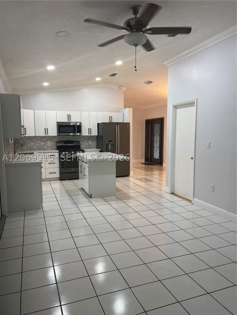 4 bedroom SingleFamilyResidence at 9940 SW 155th St, Peacock Place Sub, Miami — photo 5