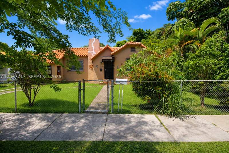 2 bedroom SingleFamilyResidence at 2347 SW 2nd St, Boscoble, Miami — photo 2