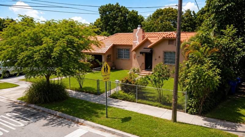2 bedroom SingleFamilyResidence at 2347 SW 2nd St, Boscoble, Miami — photo 3