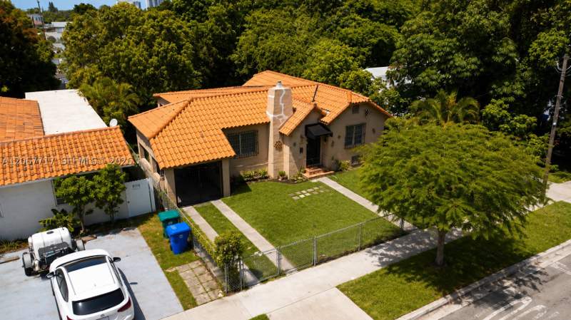 2 bedroom SingleFamilyResidence at 2347 SW 2nd St, Boscoble, Miami — photo 4