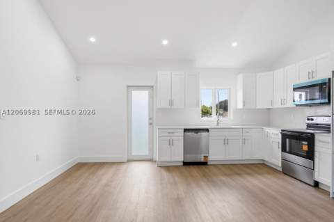 4122 NW 11th Pl, Miami FL - photo 13 of 34
