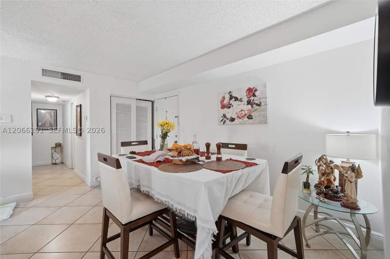 2 bedroom Condominium at 18101 NW 68th Ave B105, Venetian Gardens At Count, Hialeah — photo 2