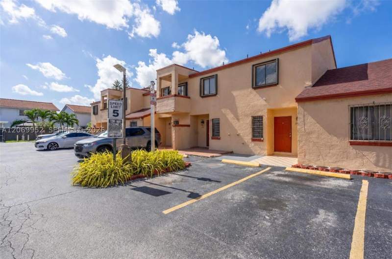 2 bedroom Condominium at 2421 W 52nd Pl 2-1, Villas Of Westland Condo, Hialeah — photo 4