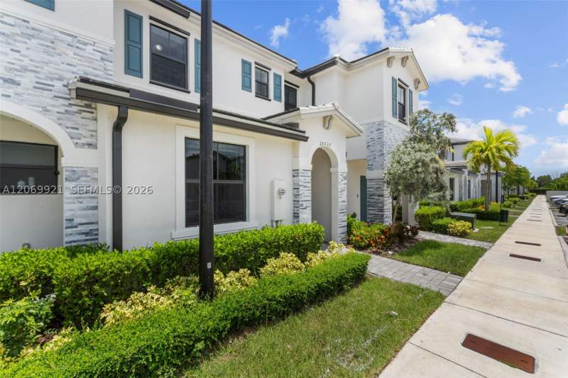 3 bedroom Townhouse at 28637 SW 132nd Ct, Pine Isle, Homestead — photo 3