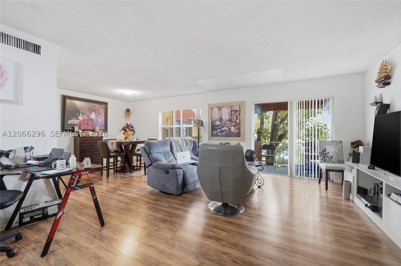 2 bedroom Condominium at 17901 NW 68th Ave R206, Venetian Gardens At Count, Hialeah — photo 3