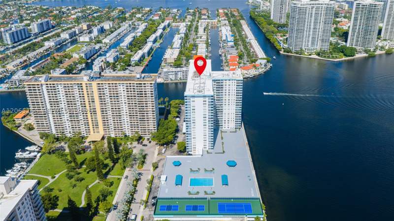 2 bedroom Condominium at 301 174th St 1216, Winston Towers 500 Condo, Sunny Isles Beach — photo 4