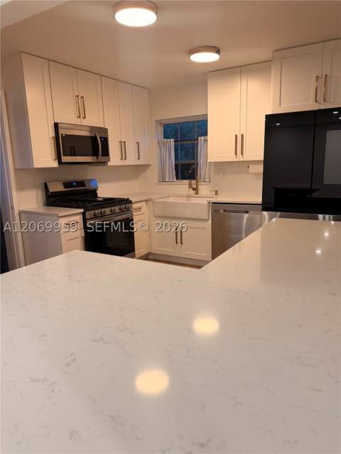 18608 SW 93rd Pl, Cutler Bay FL - photo 23 of 38