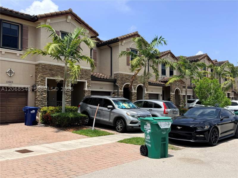 4 bedroom Townhouse at 11617 SW 253rd St, Coco Palm Estates, Homestead — photo 2