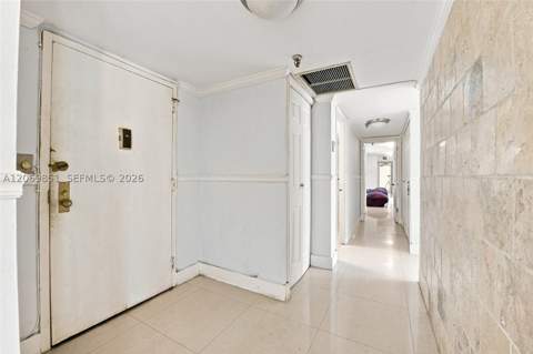 661 NE 195th St 104, Miami FL - photo 13 of 43