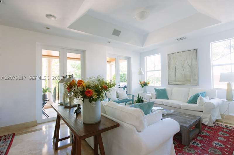 5 bedroom SingleFamilyResidence at 335 W Enid Dr, Biscayne Key Estates, Key Biscayne — photo 2