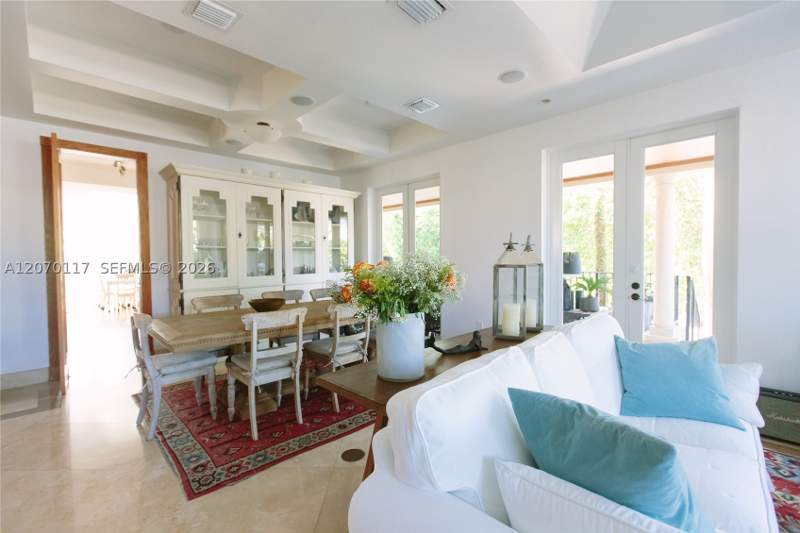 5 bedroom SingleFamilyResidence at 335 W Enid Dr, Biscayne Key Estates, Key Biscayne — photo 3
