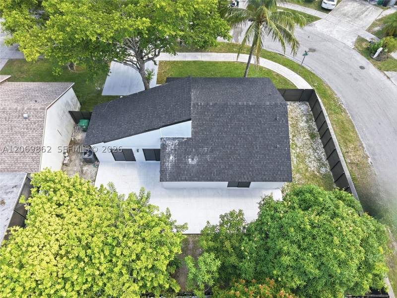 3 bedroom SingleFamilyResidence at 12331 SW 203rd Ter, Oak Park Sec 6, Miami — photo 3