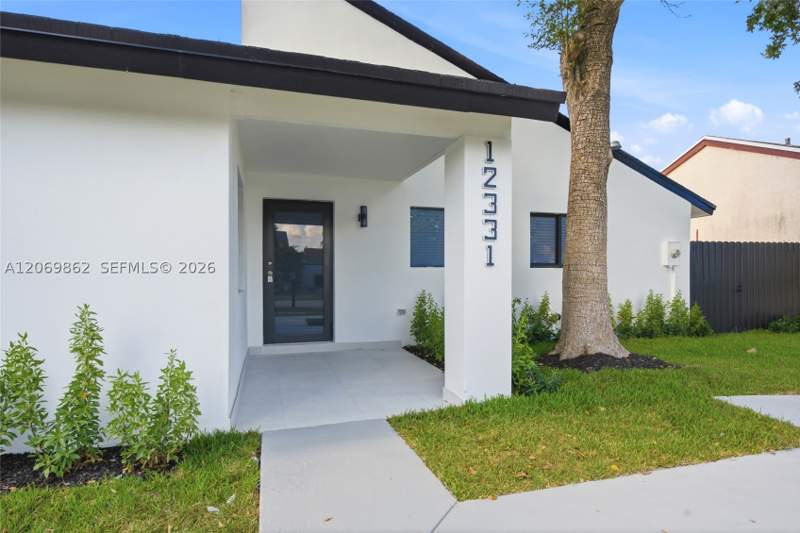 3 bedroom SingleFamilyResidence at 12331 SW 203rd Ter, Oak Park Sec 6, Miami — photo 4