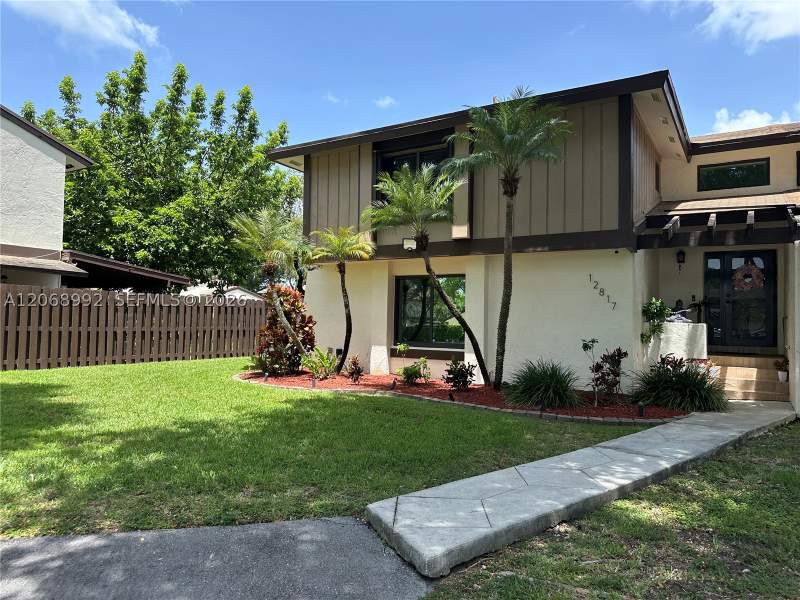 2 bedroom Townhouse at 12817 SW 67th Ter, Woodgate North, Miami — photo 2