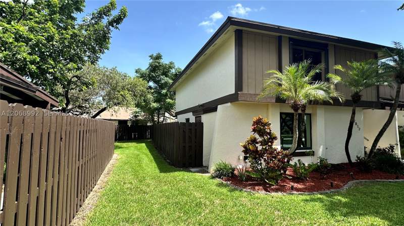2 bedroom Townhouse at 12817 SW 67th Ter, Woodgate North, Miami — photo 3