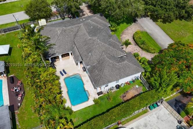 5 bedroom SingleFamilyResidence at 7840 SW 133rd Ter, Village Grove, Pinecrest — photo 5