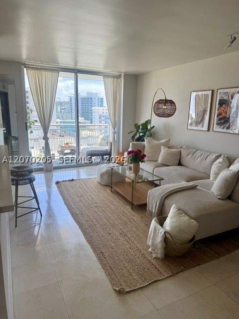 1 bedroom Condominium at 1688 West Ave 906, West Bay Plaza Condo, Miami Beach — photo 2