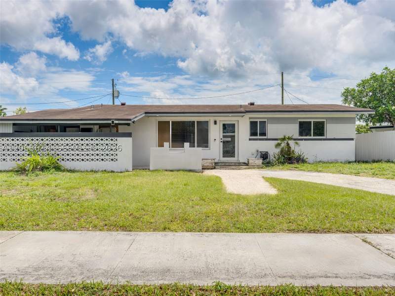 3 bedroom SingleFamilyResidence at 19931 Gulfstream Rd, Pine Tree Manor Sec 3, Cutler Bay — photo 2