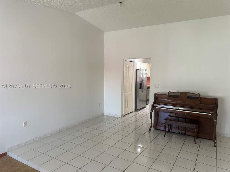 4 bedroom SingleFamilyResidence at 13280 SW 40th Ter, Bird Estates, Miami — photo 4