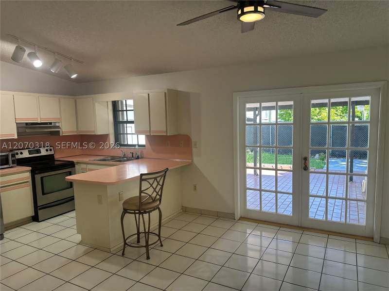 4 bedroom SingleFamilyResidence at 13280 SW 40th Ter, Bird Estates, Miami — photo 5