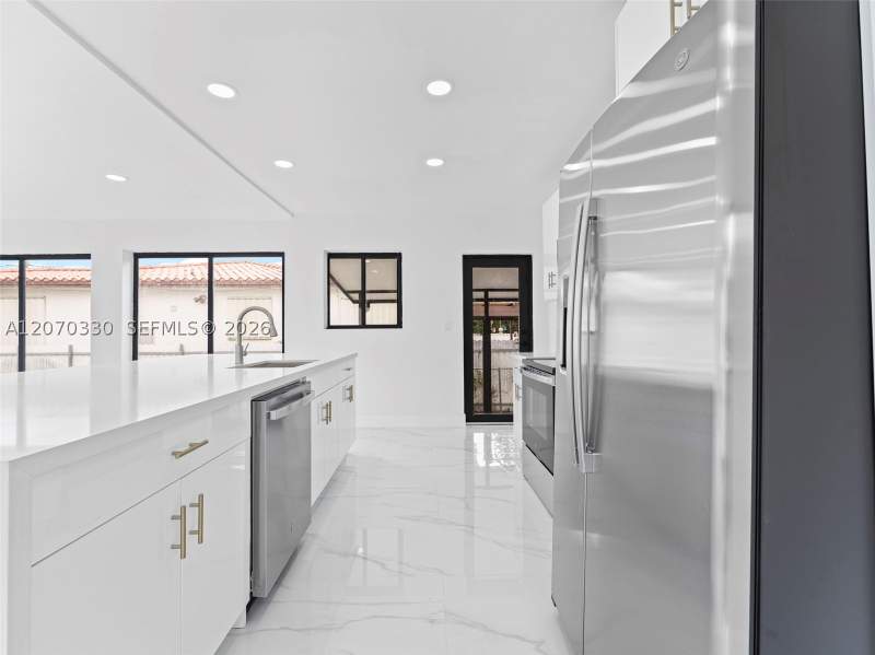 3 bedroom SingleFamilyResidence at 2500 SW 23rd Ter, Gilbert Sub, Miami — photo 4
