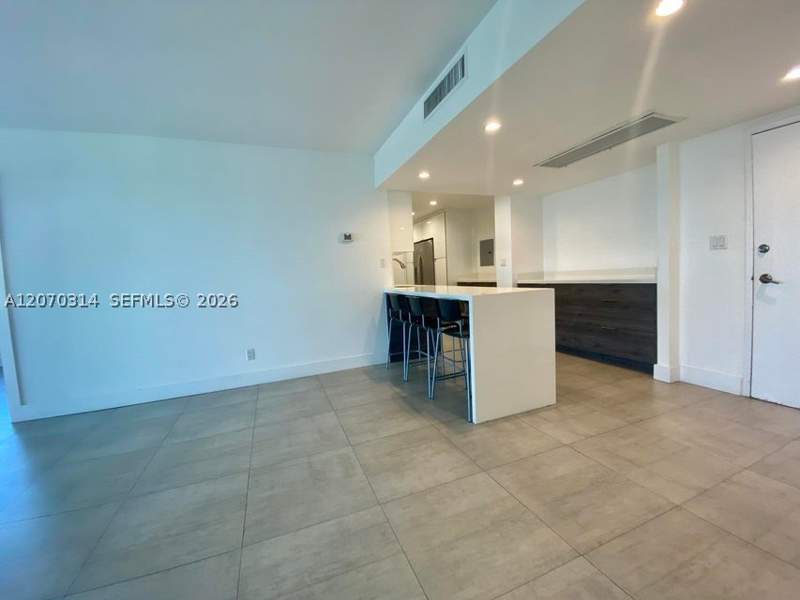 2 bedroom Condominium at 5401 Collins Ave 620, The Carriage House Condo, Miami Beach — photo 3